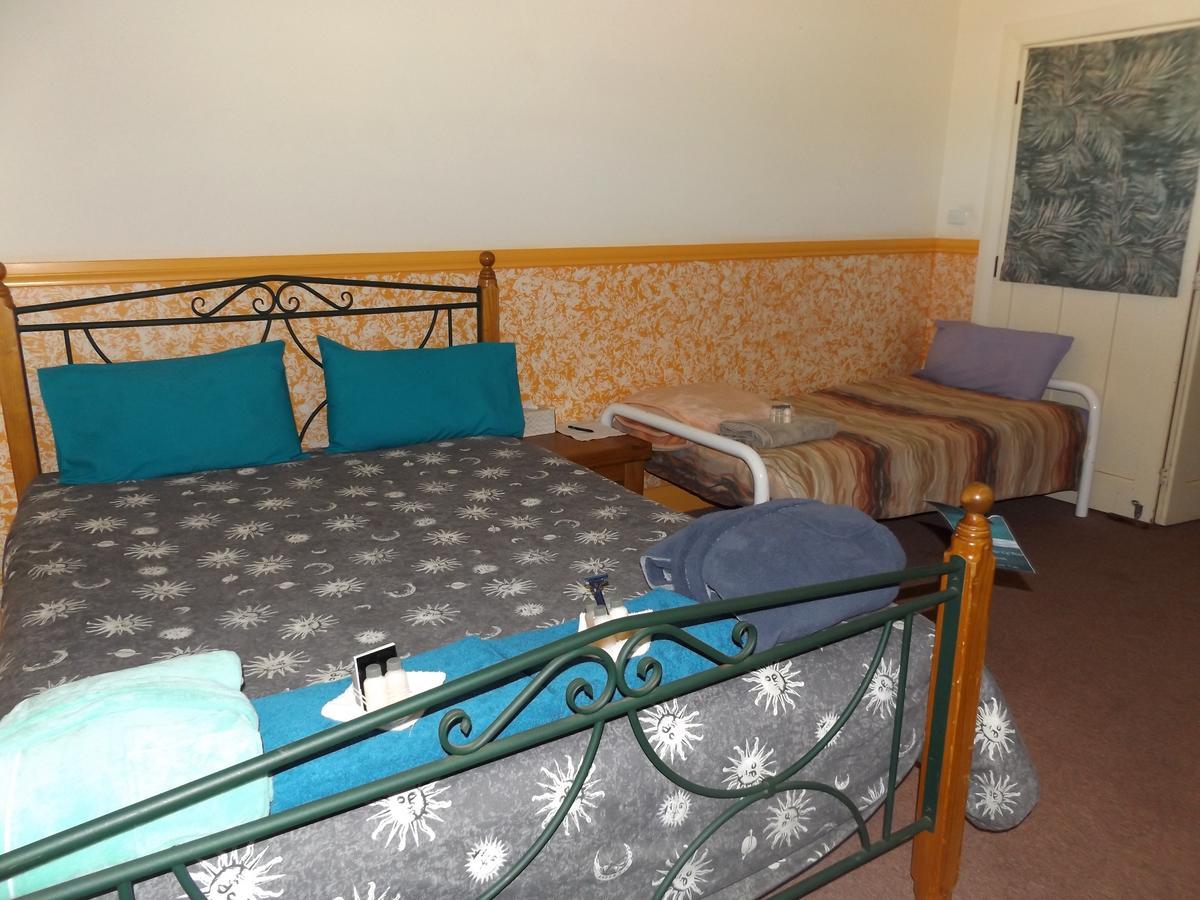 Queen Of The Murchison Guest House & Cafe Cue Екстер'єр фото