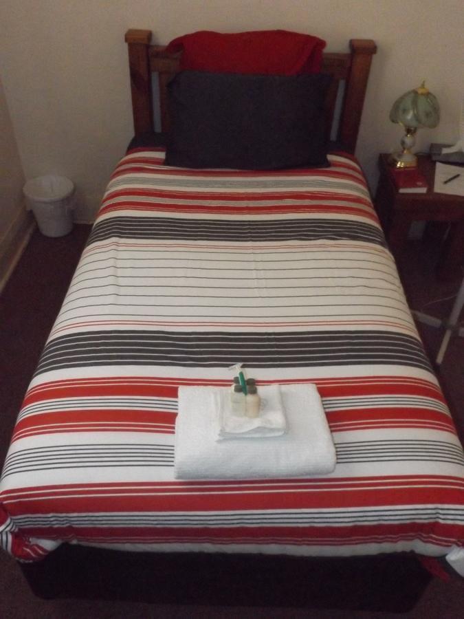 Queen Of The Murchison Guest House & Cafe Cue Екстер'єр фото