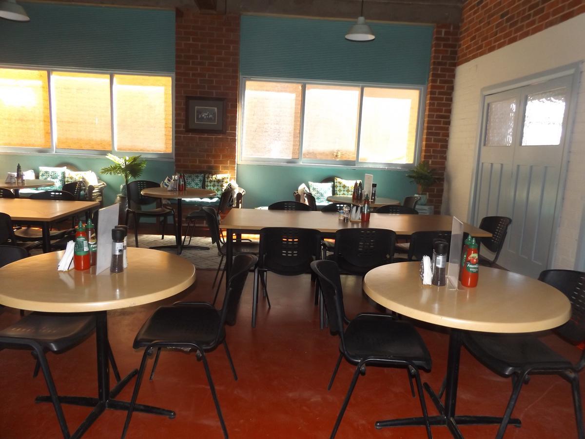 Queen Of The Murchison Guest House & Cafe Cue Екстер'єр фото