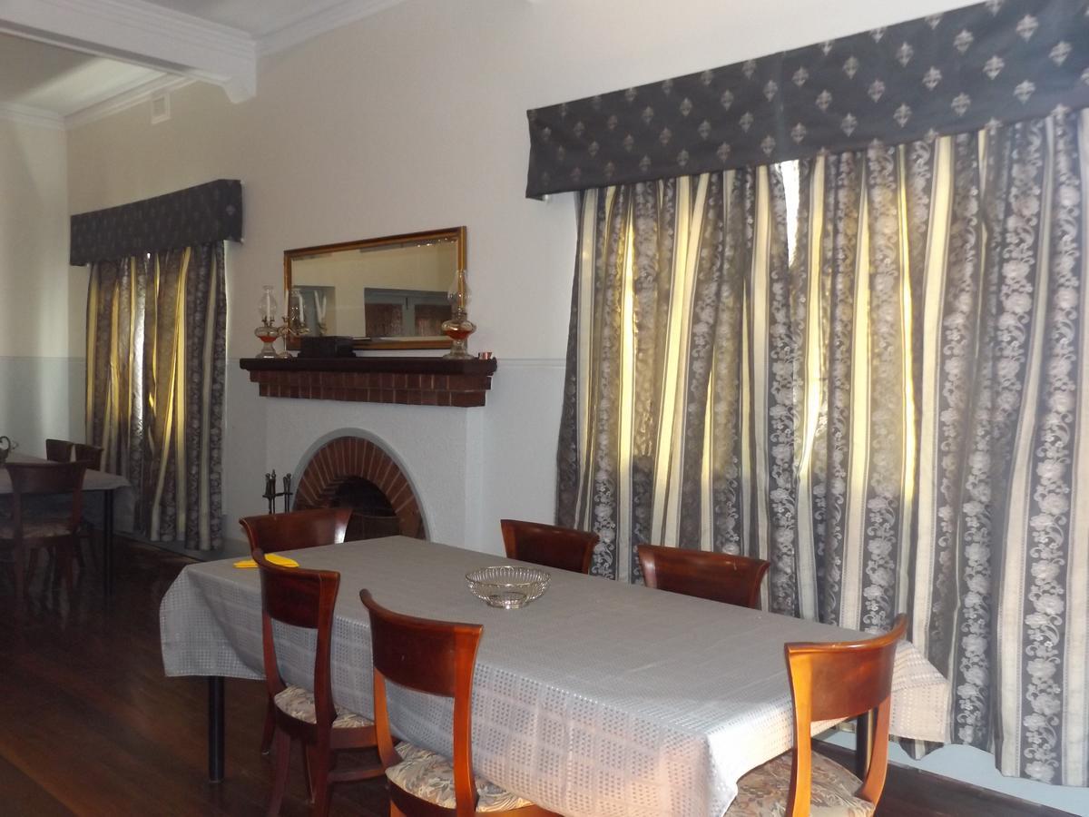 Queen Of The Murchison Guest House & Cafe Cue Екстер'єр фото